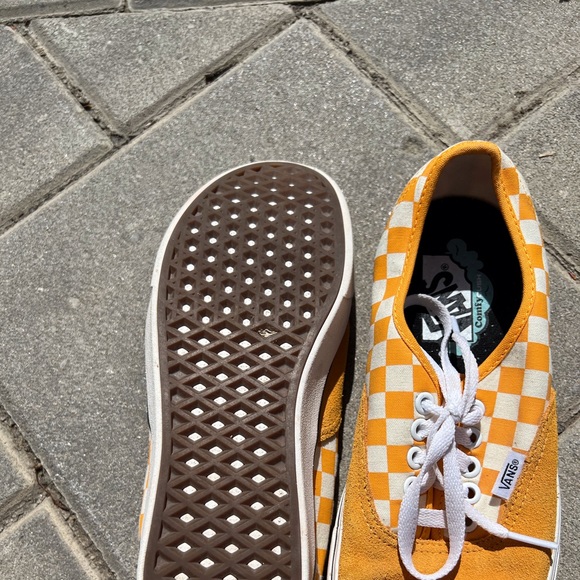 Vans - Picture 3 of 4